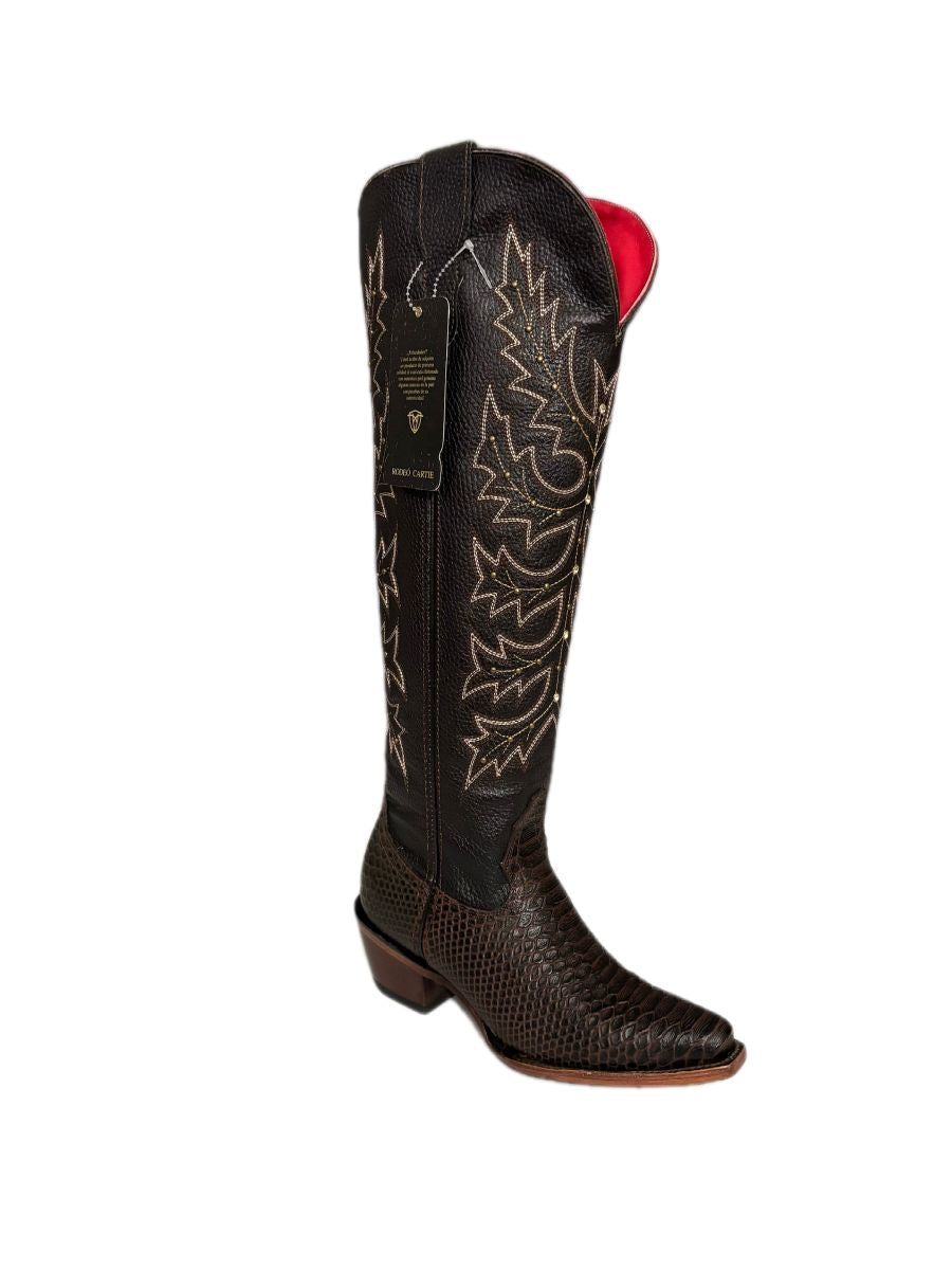 bota vaquera de mujer Crusada piel imitación pitón color café diseño western con tacón estilizado